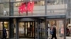 H&M bị cáo buộc ‘phi đạo đức’ vì dùng nguồn cung áo khoác chứa lông vũ từ Việt Nam