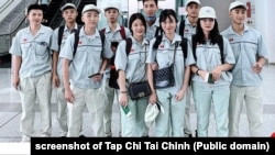 Một nhóm người lao động xuất khẩu của Việt Nam tại một sân bay. Hình minh họa.