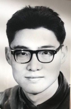 Bác sĩ Wengang Zhang đến Mỹ năm 1988. Ông hiện đang hành nghề ở California. (Ảnh do Wengang Zhang cung cấp)