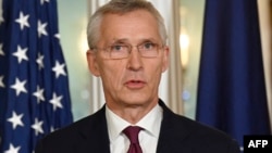 Tổng thư ký NATO Jens Stoltenberg đã yêu cầu các đồng minh thực hiện cam kết cho nhiều năm cho Ukraine