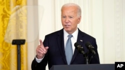Başkan Joe Biden, seçim yarışından çekilebileceği tartışmaları devam ederken, "Sonuna kadar yarıştayım, kazanacağız" mesajını verdi.